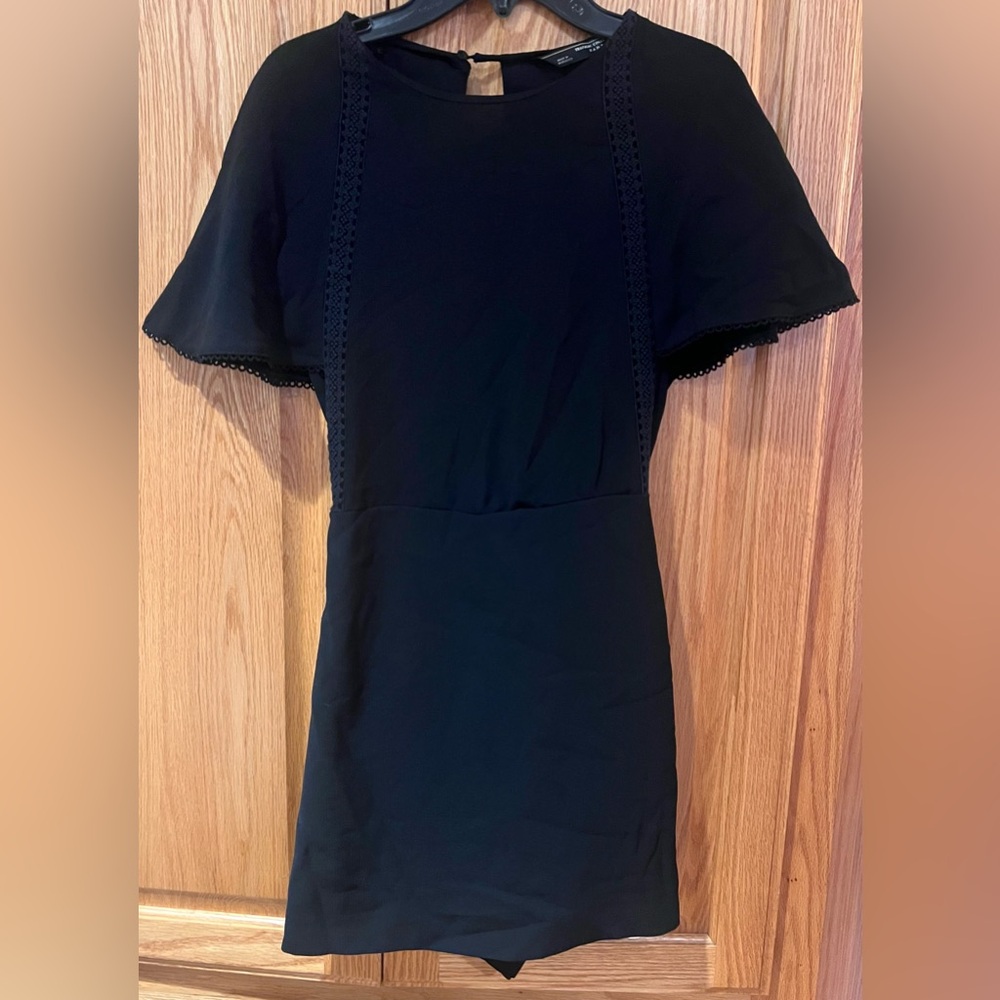 ZARA Short Flutter Sleeve Lace Inset Open Back Romper in Black‎ Size XS
